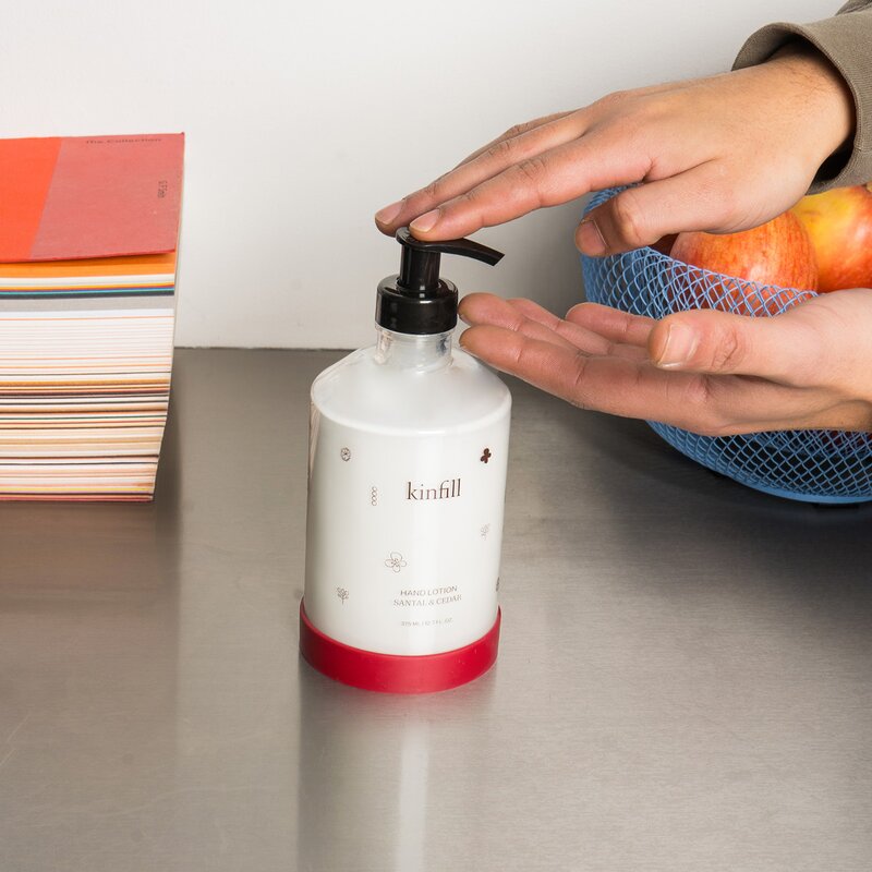 Håndkrem med glassdispenser 375 ml santal & cedar