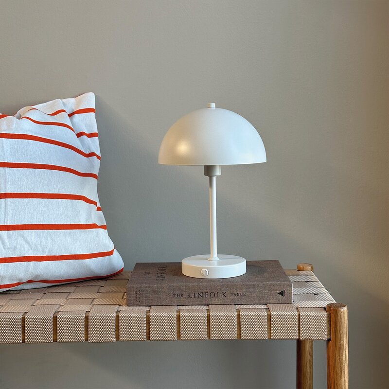 Stockholm portable bordlampe version 2 30 cm perlehvit