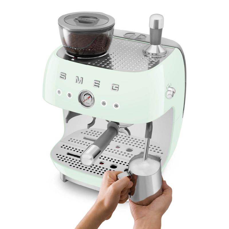 Espressomaskin EGF03 2,4L m/kaffekvern pastell grønn