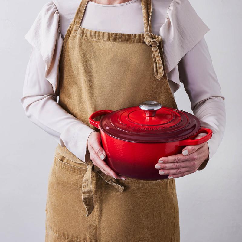Signature støpejernsgryte rund 26 cm 5,3L cerise
