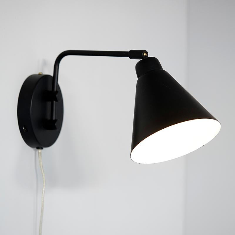Game vegglampe 30 cm svart