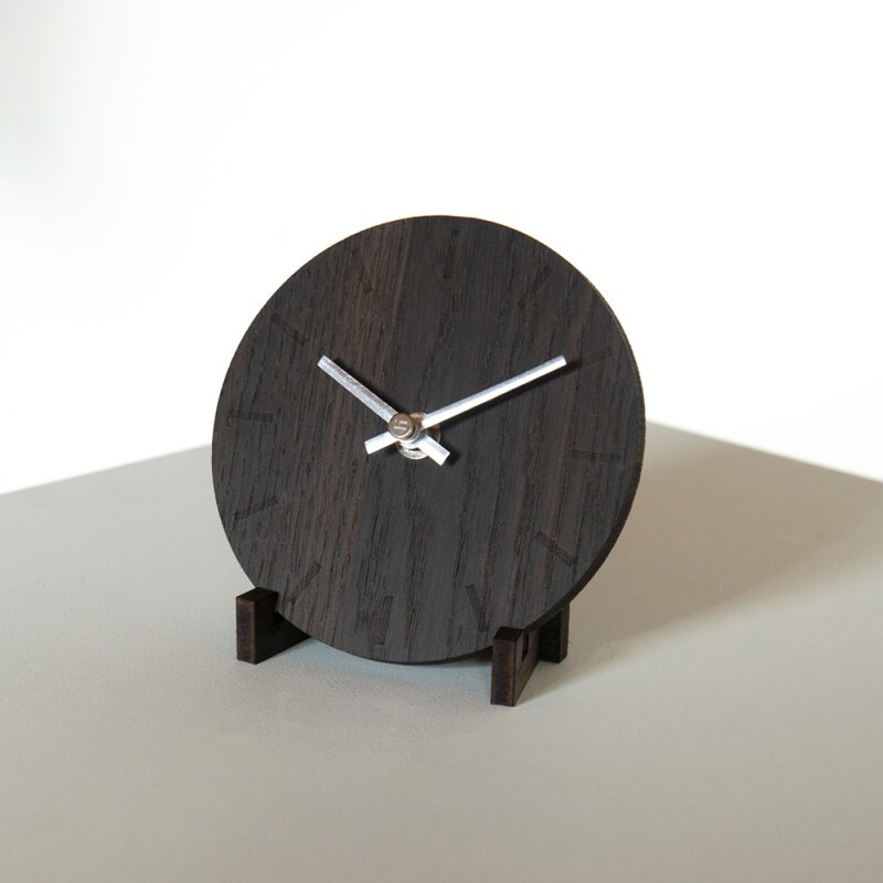 Dark Oak klokke 12 cm mørk eik m/sølv viser