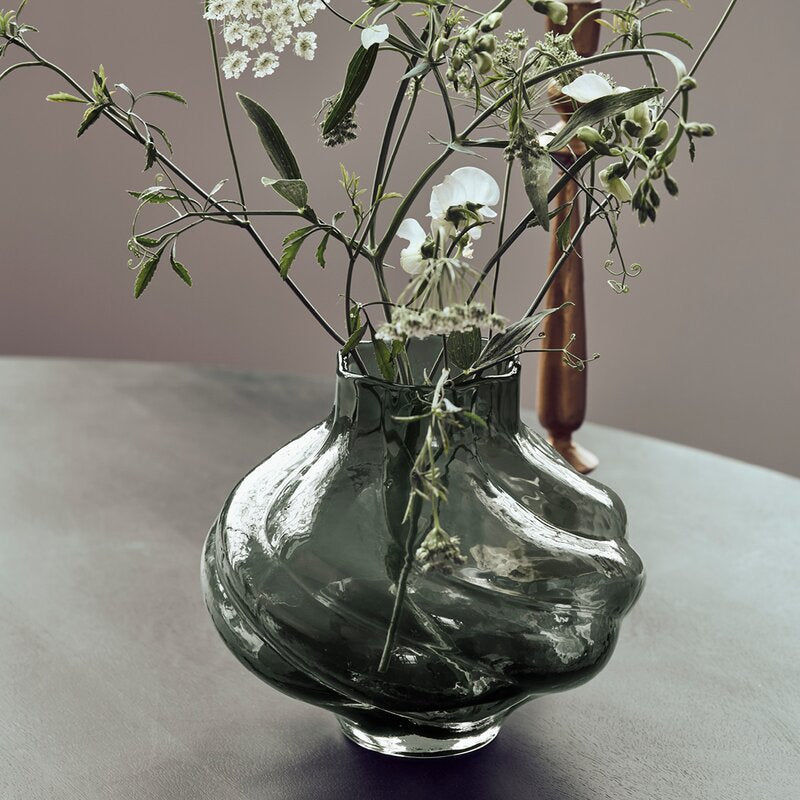Turn vase 20 cm røkt grå