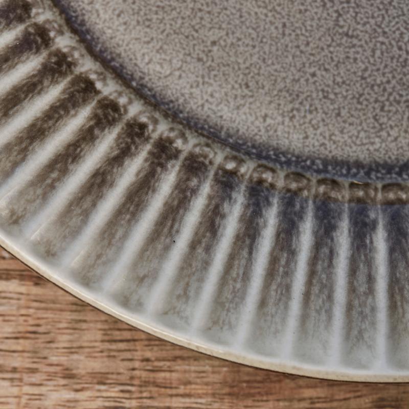 Pleat asjett 22 cm grå/brun