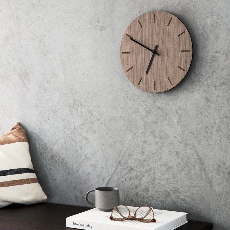 Walnut veggklokke 28 cm valnøtt m/svart viser