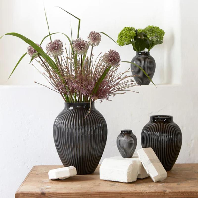 Vase riller 35 cm svart