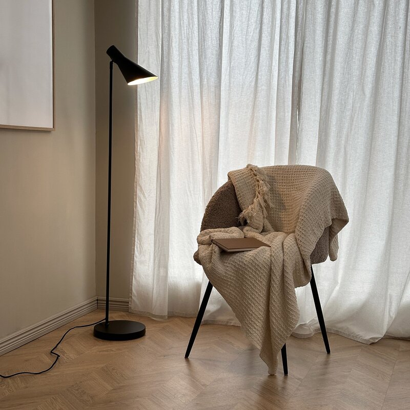 DL12 gulvlampe 139 cm svart