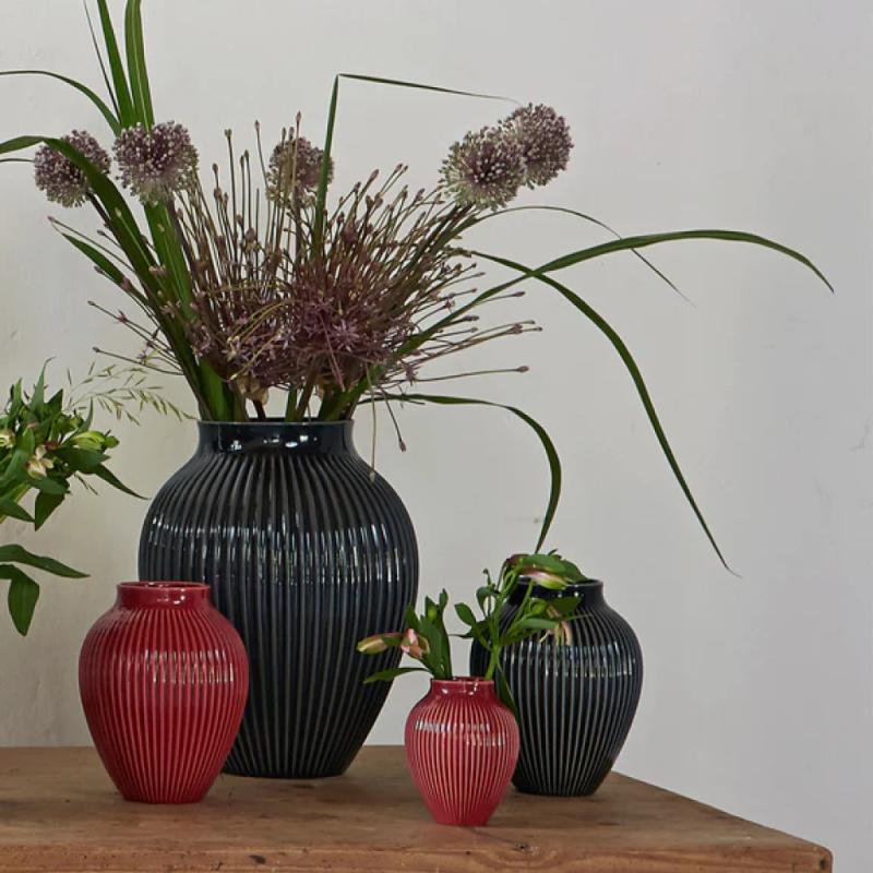 Vase riller 35 cm svart