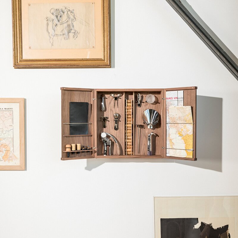 Vinsett/vinskap med vintilbehør Cabinet d'Oeno Curiosités