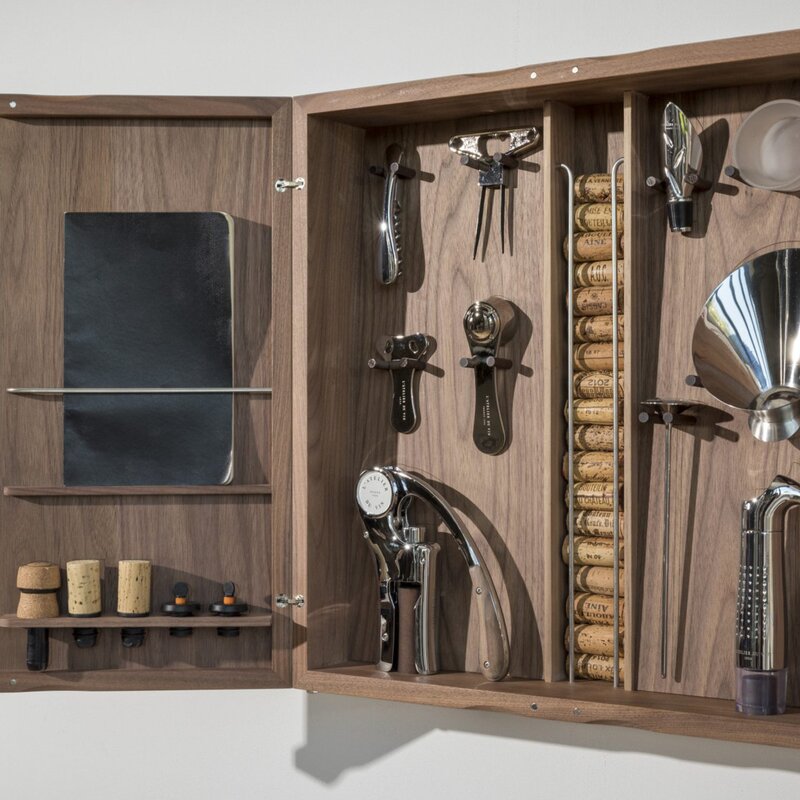 Vinsett/vinskap med vintilbehør Cabinet d'Oeno Curiosités