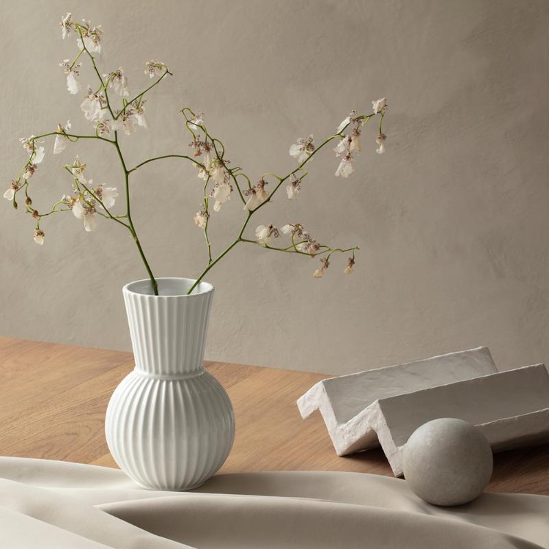 Tura vase 18 cm porselen hvit