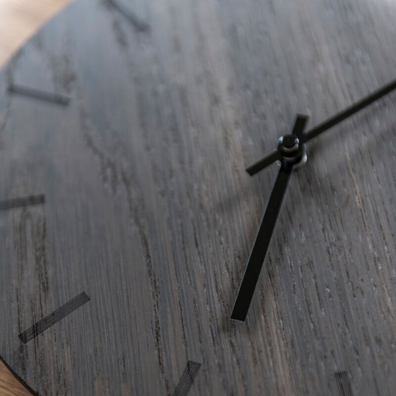Dark Oak veggklokke 38 cm mørk eik m/svart viser