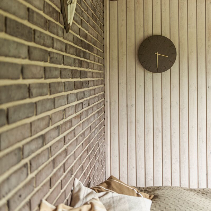 Dark Oak veggklokke 28 cm mørk eik m/kopper viser