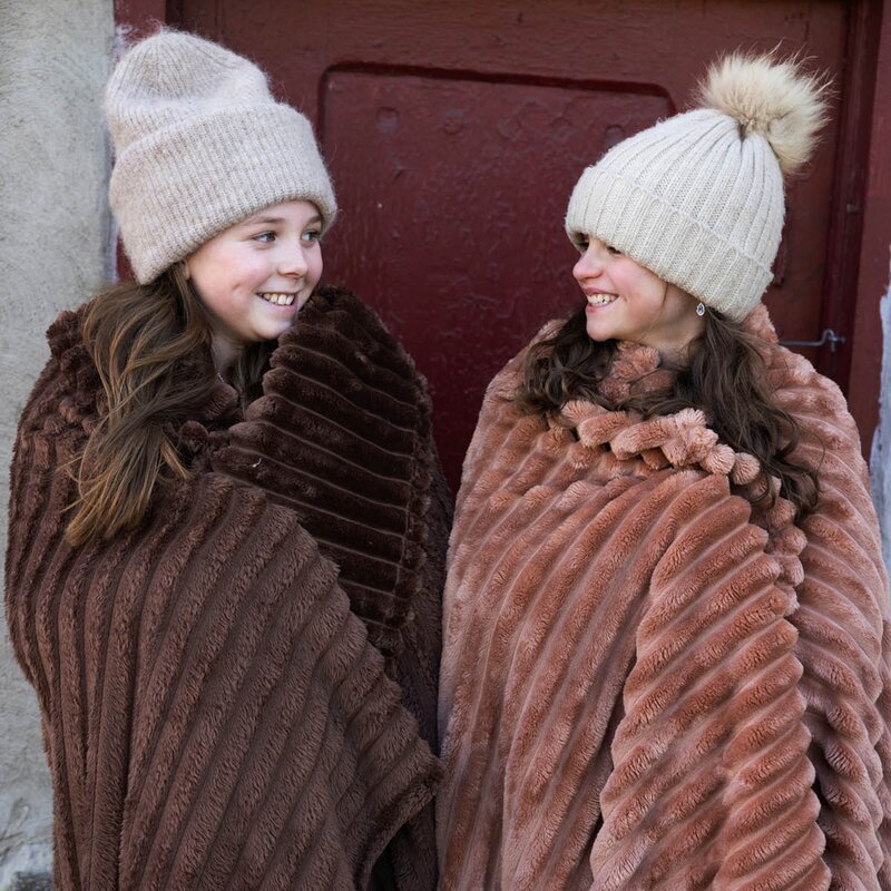 Esther fleece pledd 130x170 cm mørk brun