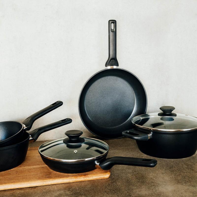 Kitchen Essentials grytesett 5 deler svart