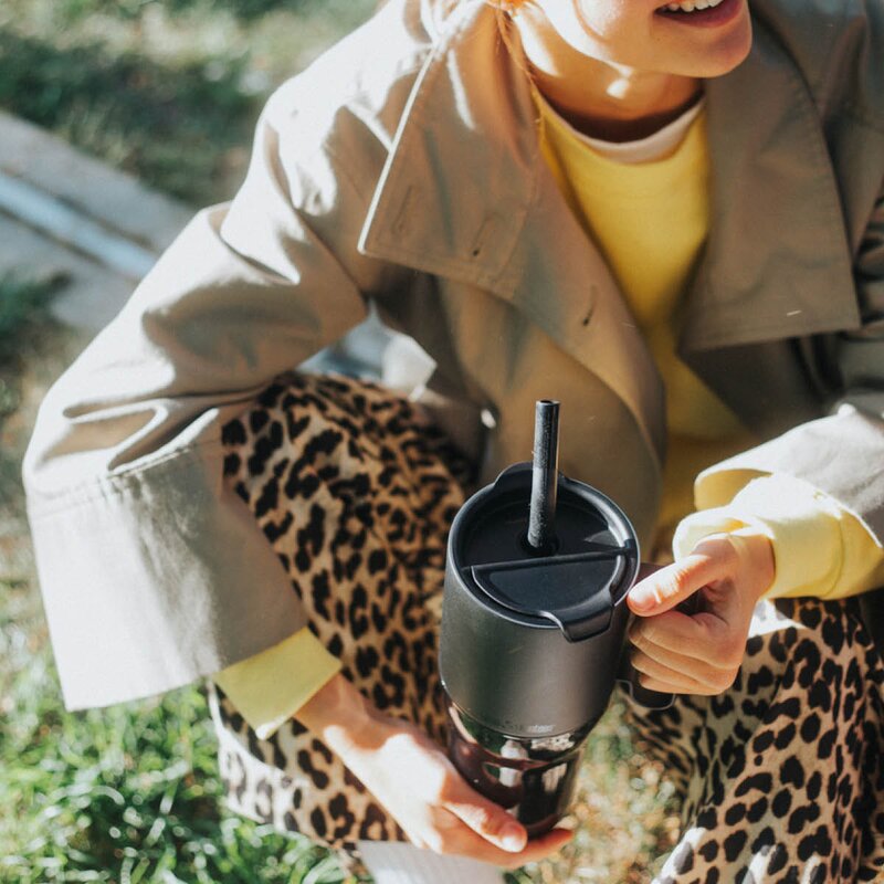 Rise Tumbler 77 cl med sugerør svart