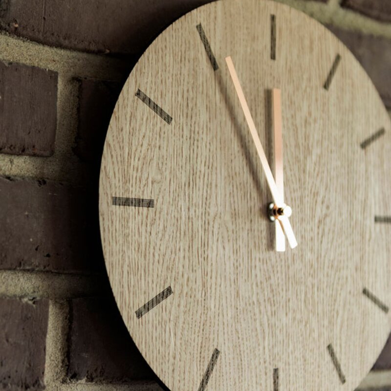 Light Oak veggklokke 38 cm lys eik m/gull viser