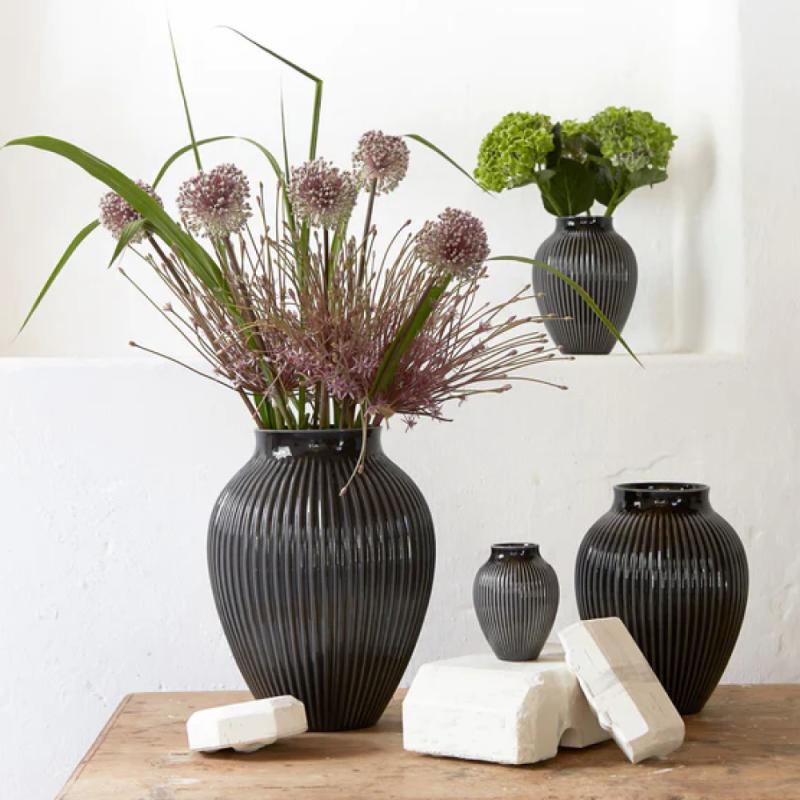 Ripple vase 20 cm svart