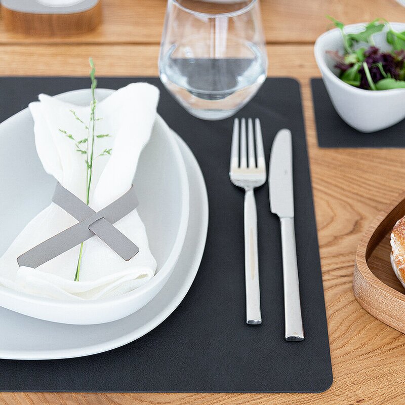 Square Nupo spisebrikke L 35x45 cm svart