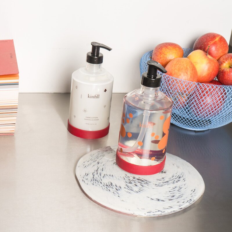 Håndkrem med glassdispenser 375 ml santal & cedar