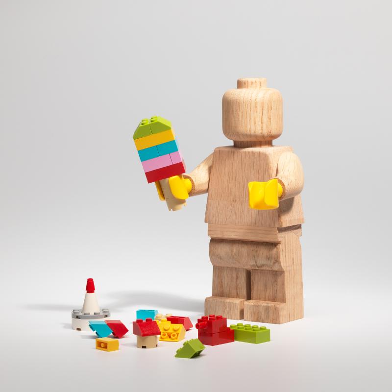 Wooden collection LEGO® minifigur 21 cm såpet eik