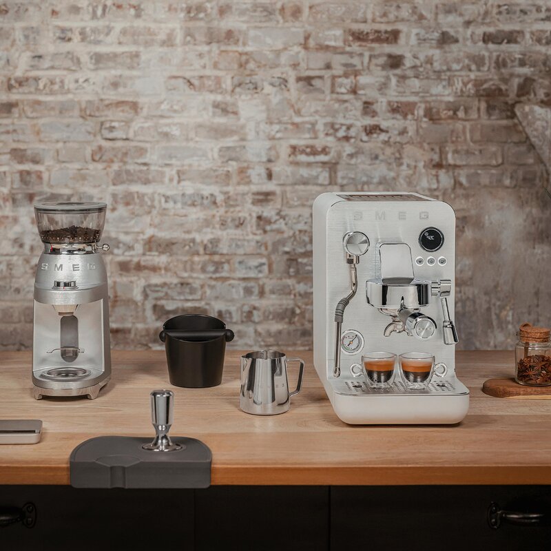 Minipro espressomaskin EMC02 1,7L hvit