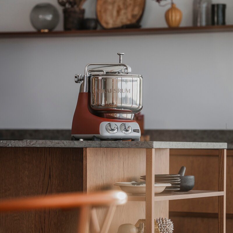 Assistent Original AKM6230 kjøkkenmaskin rustic maroon