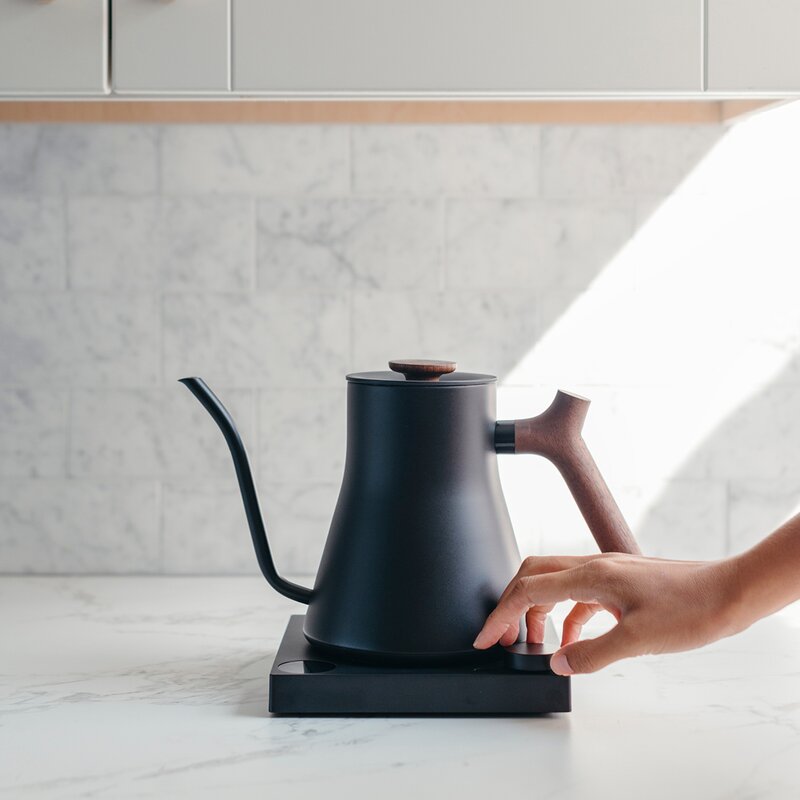 Stagg EKG Pro elektrisk vannkoker 0,9L matt svart/valnøtt
