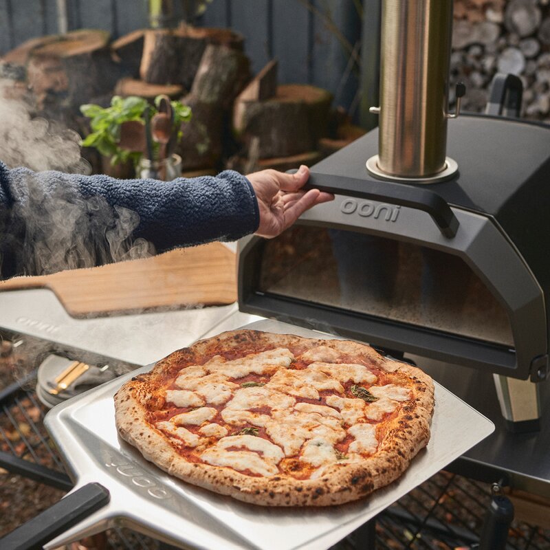 Karu 2 Pro pizzaovn vedfyrt/gass 16" svart