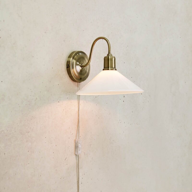Vela vegglampe 21 cm antique messing/hvit