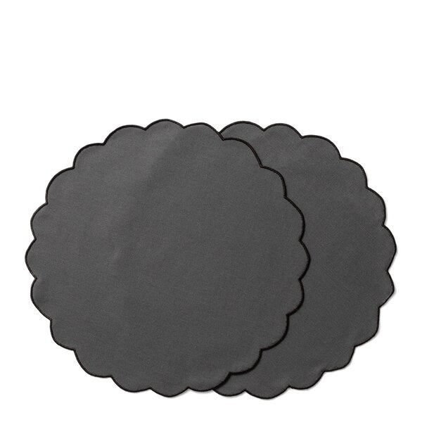 Scallopped bordbrikke 2 stk 36 cm grå