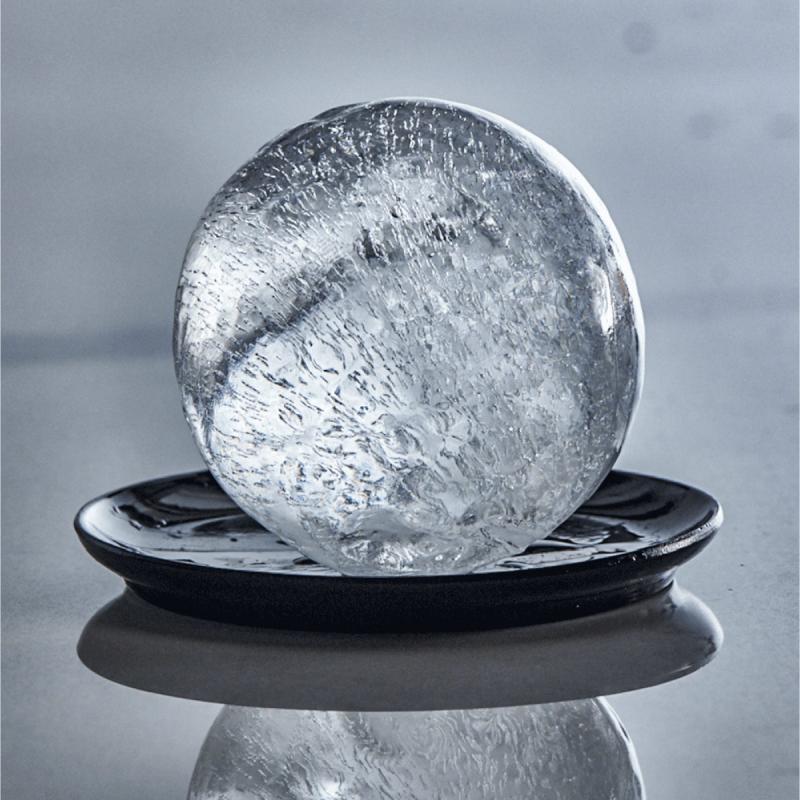 Isbitform kuler m/ lokk 6 cm 2 stk svart