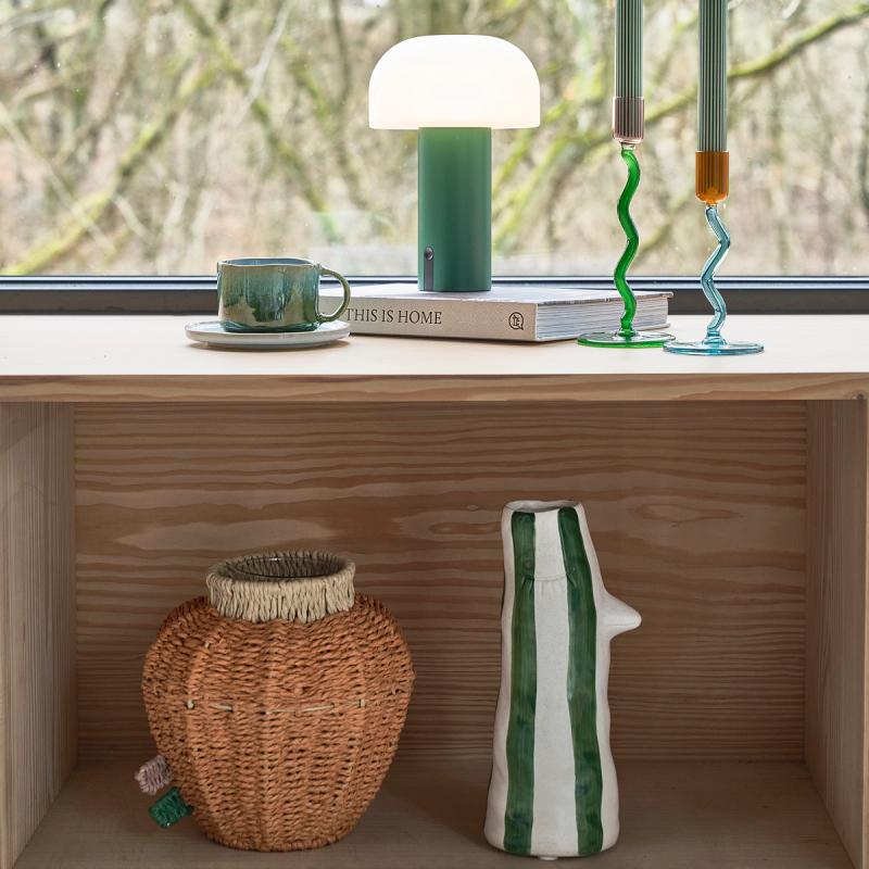 Styles vase m/ nebb og øyevipper 34 cm grønn