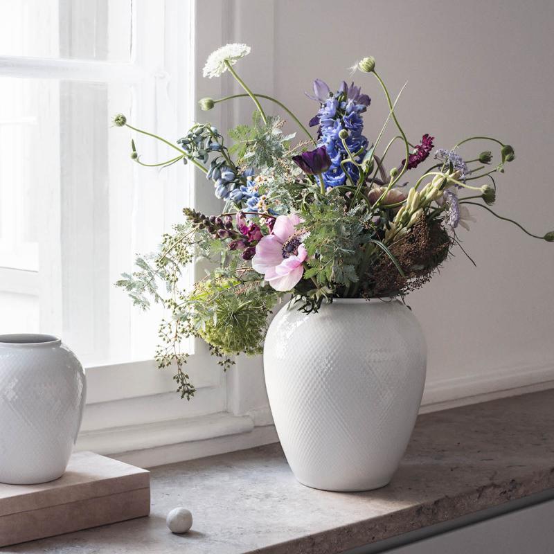 Rhombe vase 25 cm hvit porselen