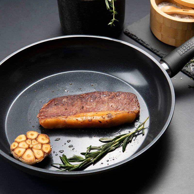 Kitchen Essentials stekepanne 28 cm svart