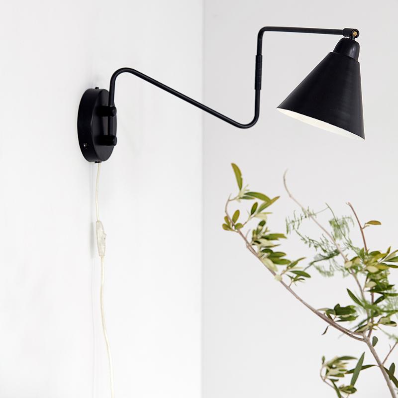 Game vegglampe 70 cm svart