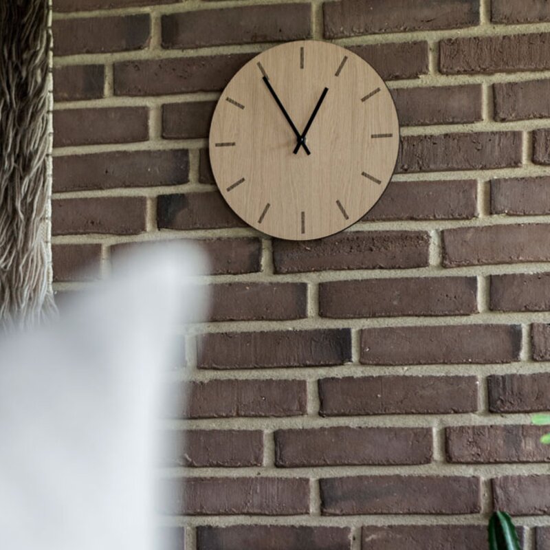 Light Oak veggklokke 38 cm lys eik m/svart viser