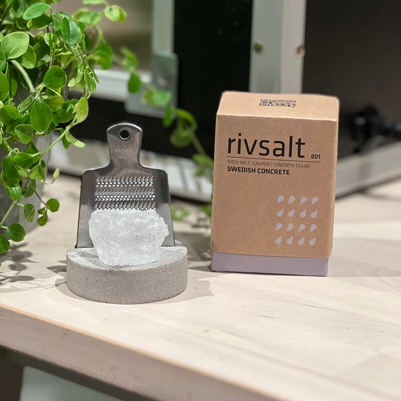 Rivsalt 001 med stativ i svensk betong