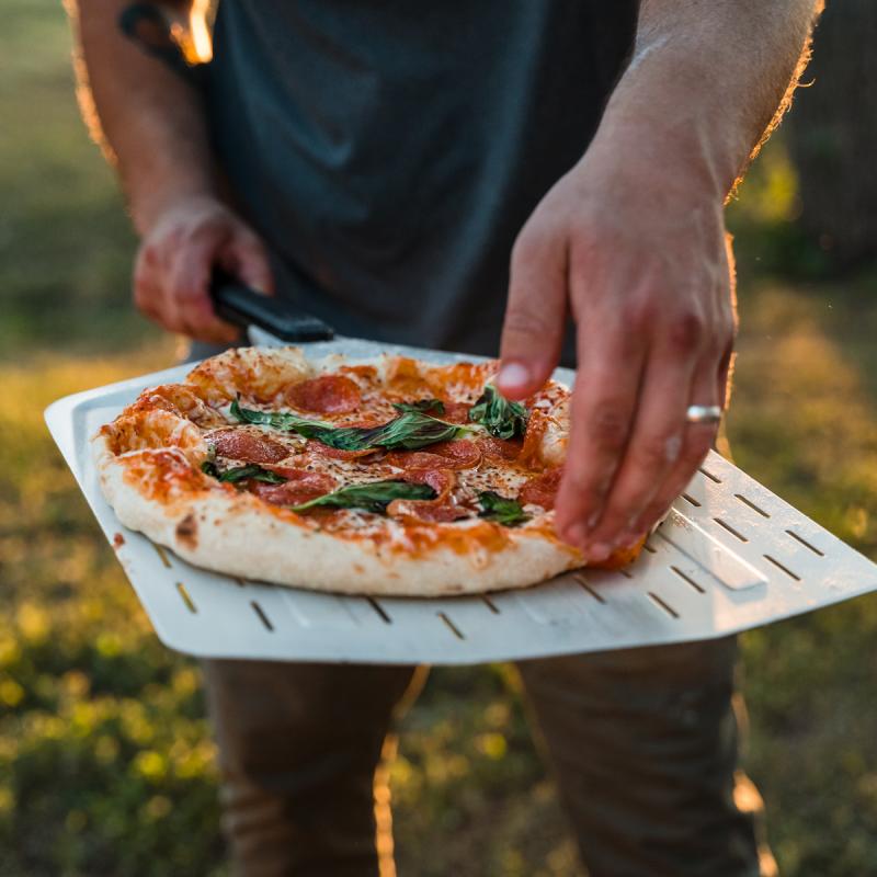 Perforert pizzaspade 35 cm