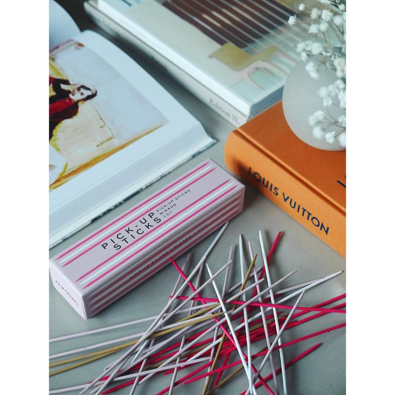 Play pick up sticks spill