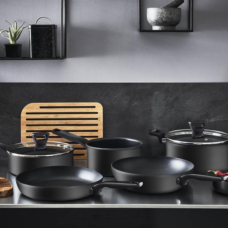 Hard Titanium Pro stekepannesett 24 og 28 cm svart