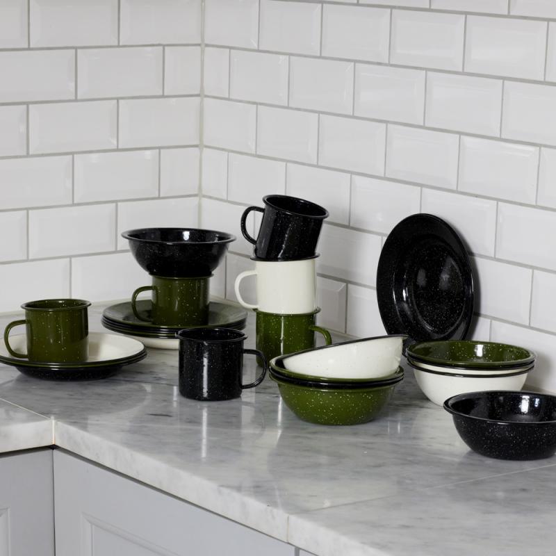 Doris emaljetallerk 20 cm svart