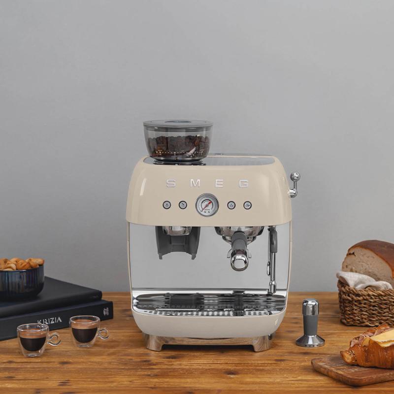 Espressomaskin EGF03 2,4L m/kaffekvern krem