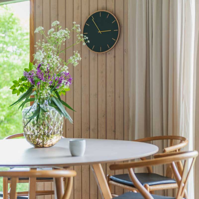 Conifer Oak veggklokke 28 cm mørk grønn linoleum m/gull viser