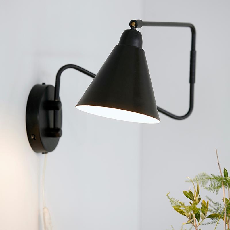 Game vegglampe 70 cm svart