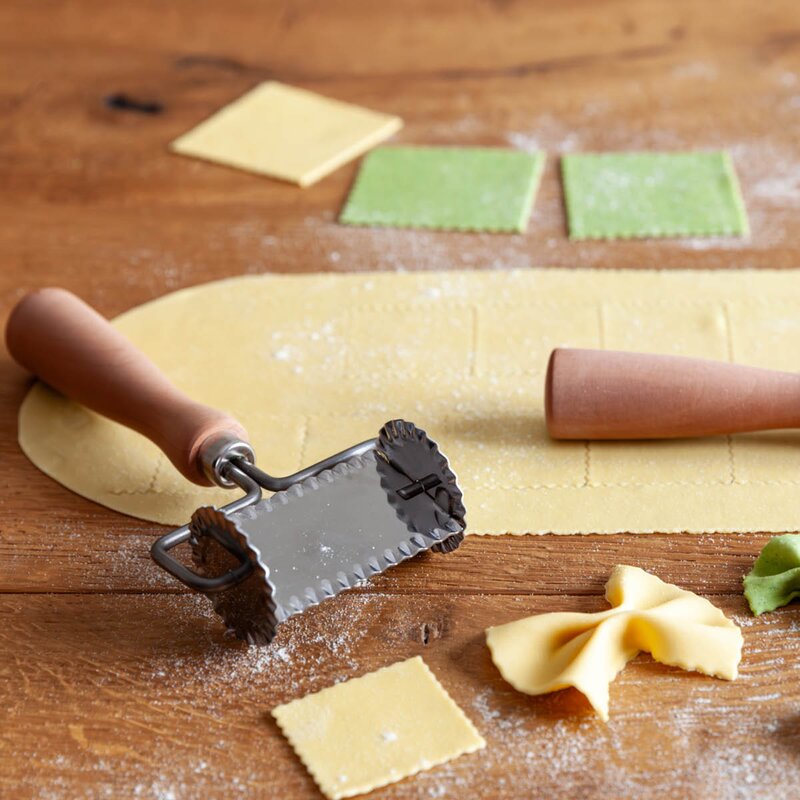 Pastakutter rektangulær tannet 6 cm rustfritt stål/tre
