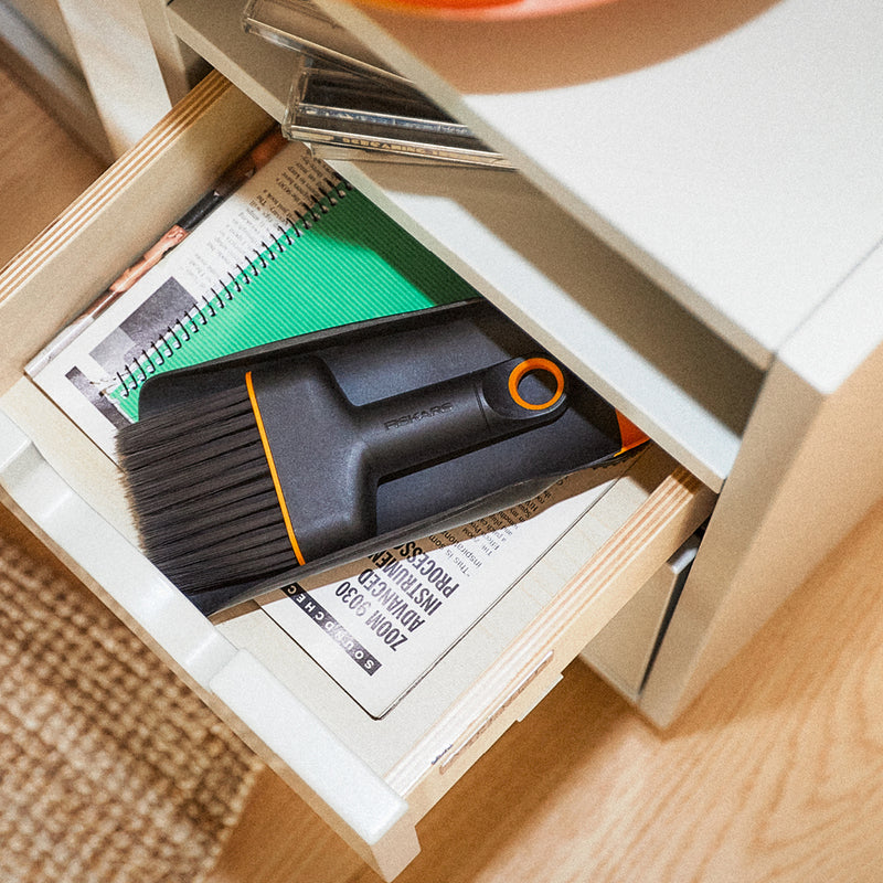 Plantespade og kost 2-in-1