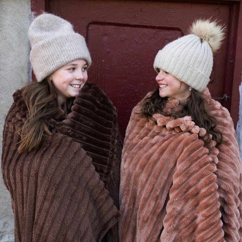 Esther fleece pledd 130x170 cm lys brun
