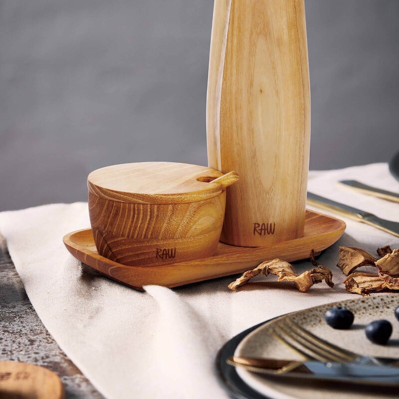 RAW Teak keramisk pepperkvern med brett og saltkar
