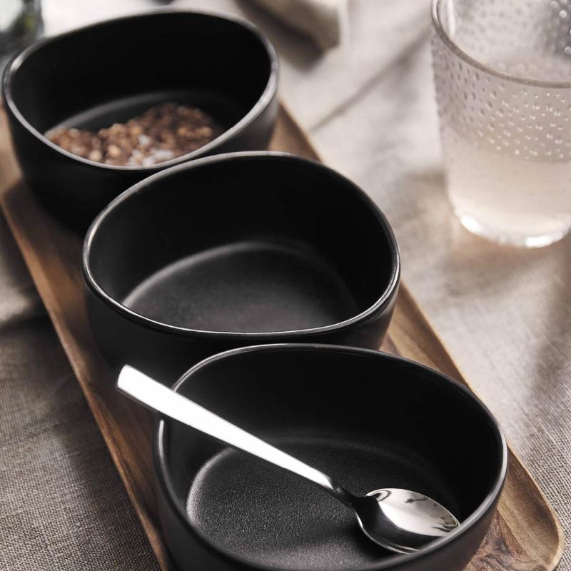 RAW Titanium Black organic skålsett 3 stk m/teakbrett 14x32,5 cm